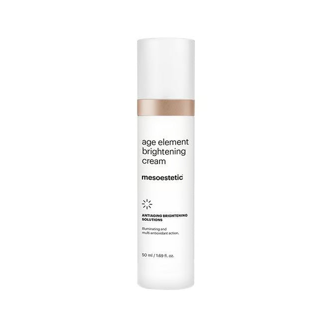 Aplicación de la crema facial con vitamina C Mesoestetic