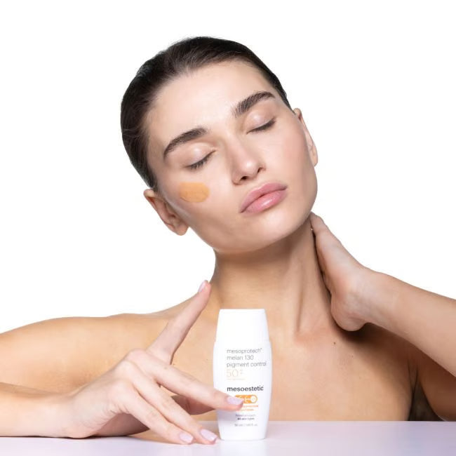 Envase de Melan 130 Pigment Control de Mesoestetic con SPF 50+ para protección solar y control de manchas.