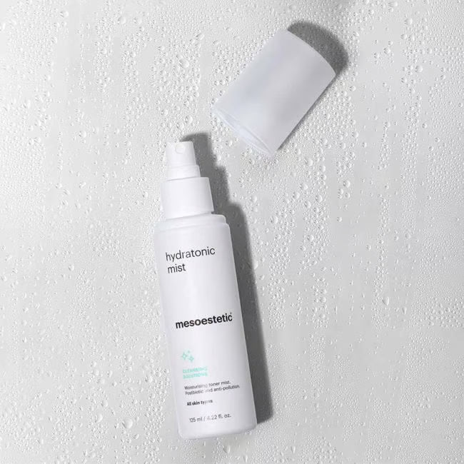 Aplicación del Hydratonic Mist sobre el rostro